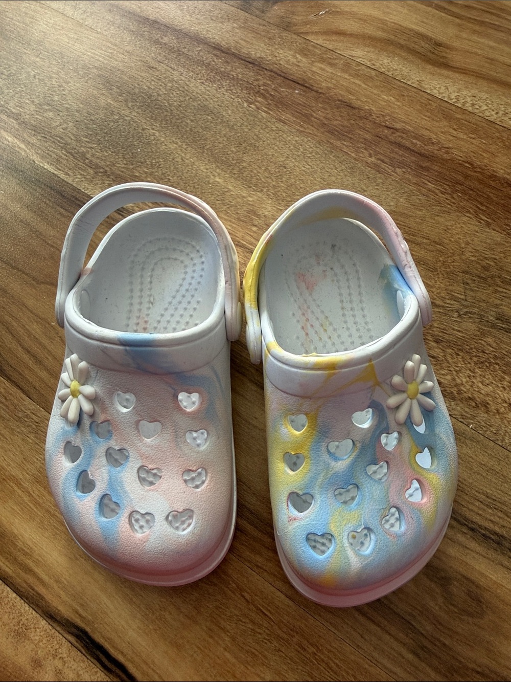Kids Pastel Tie-Dye Heart Clogs with Daisy Charm - White Multi